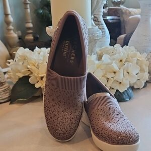 Martha Stewart Skechers women's slip-on knit mules in taupe with Ivory sole 8